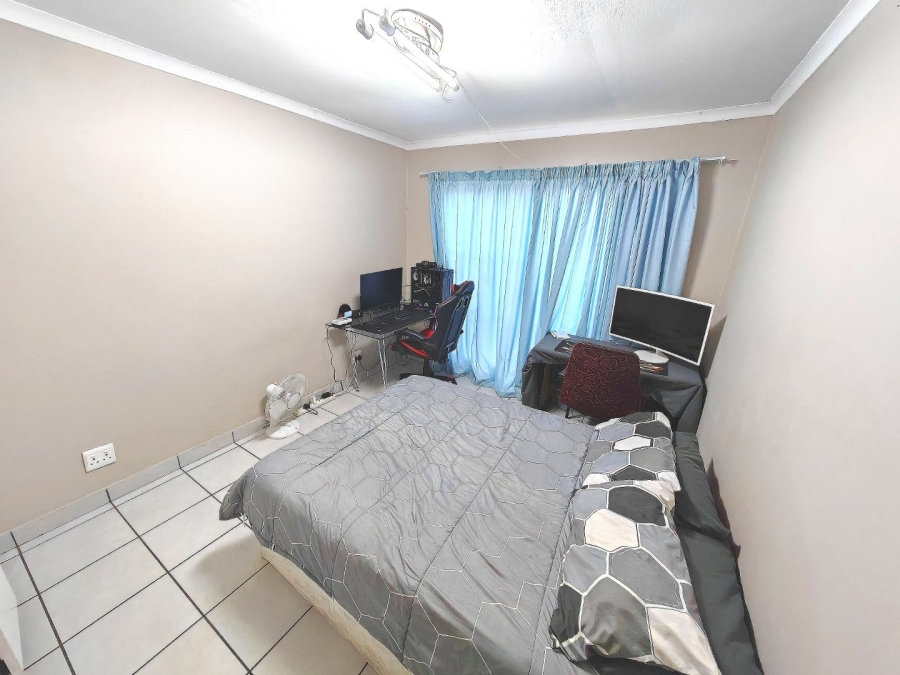 2 Bedroom Property for Sale in Langenhovenpark Free State